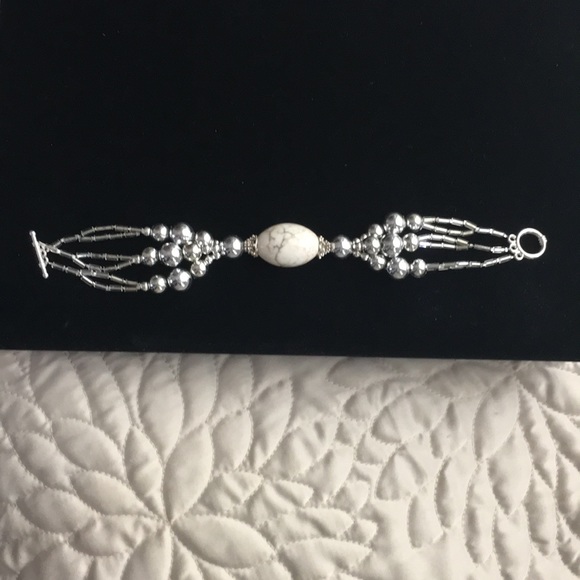 Vintage Jewelry - White stone bracelet silver beads 8”